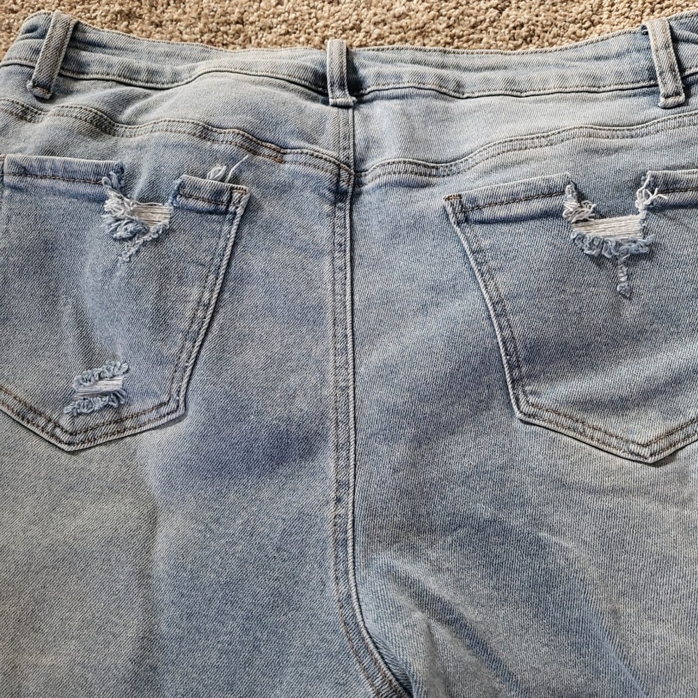 Fashion Forward Size 20 Distressed Light Wash Denim Jeans Womens Cutoffs Raw Hem - Picture 11 of 12